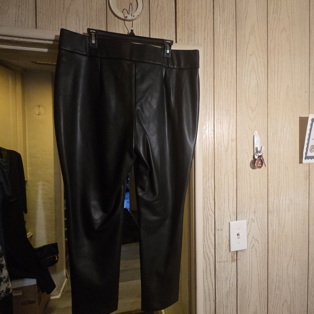 Women's Black Faux Leather Pull-On Capris